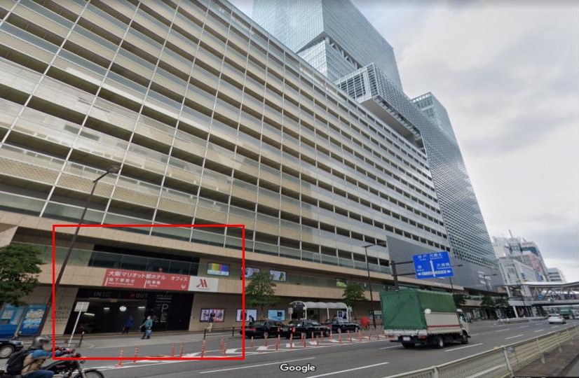 入り口はハルカス１F北側 JR東口対面のタクシー乗り場手前